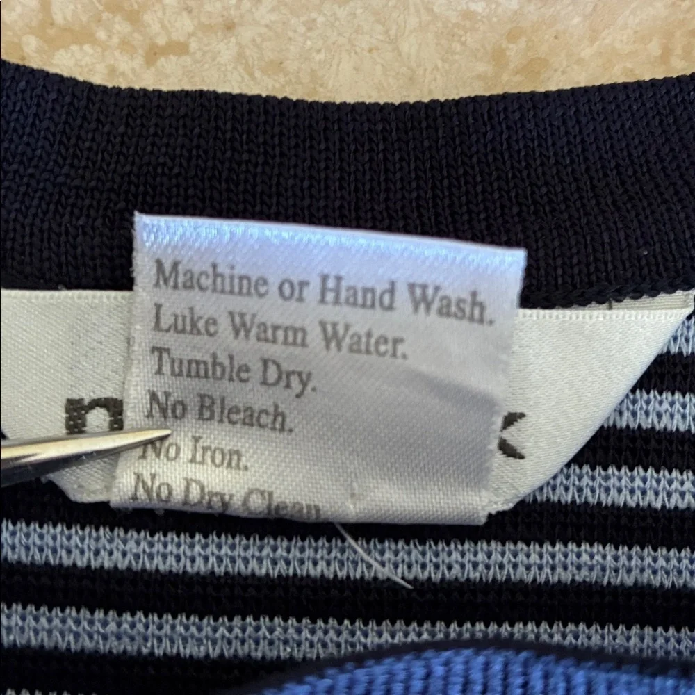 Misook striped knit tank, Women's XL Blue & White, split sides. EUC